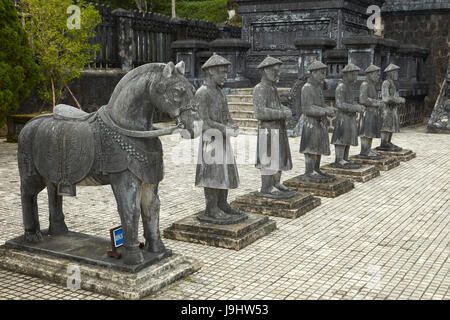 Mandarin Pierre gardes d'honneur au tombeau de Khai Dinh, Hue, la côte centrale du nord du Vietnam, Banque D'Images