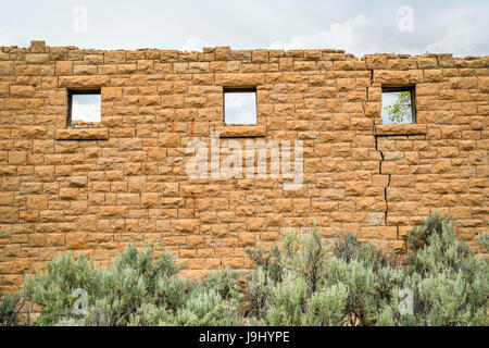 Ruines d'entreprise d'exploitation de charbon magasin général à la ville fantôme de Sego dans Book Cliffs, dans l'Est de l'Utah Banque D'Images