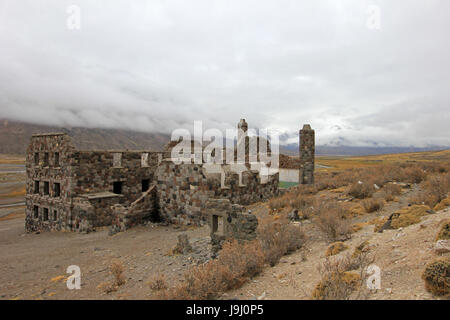 Hot Springs Hotel Sosneado abandonnés qui a soi-disant été un nazi hideout, Mendoza, Argentine Banque D'Images