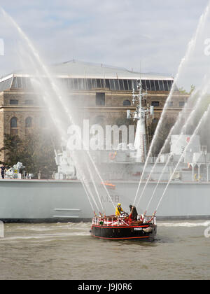 Bristol, Angleterre - le 17 juillet 2016 : Le bateau-pompe 1930 Pyronaut lors d'un affichage dans son accueil port de Bristol. Banque D'Images