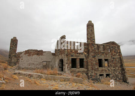 Hot Springs Hotel Sosneado abandonnés qui a soi-disant été un nazi hideout, Mendoza, Argentine Banque D'Images