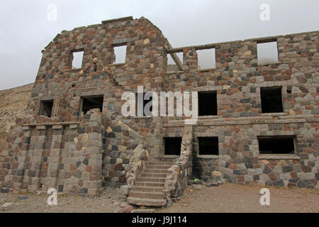 Hot Springs Hotel Sosneado abandonnés qui a soi-disant été un nazi hideout, Mendoza, Argentine Banque D'Images