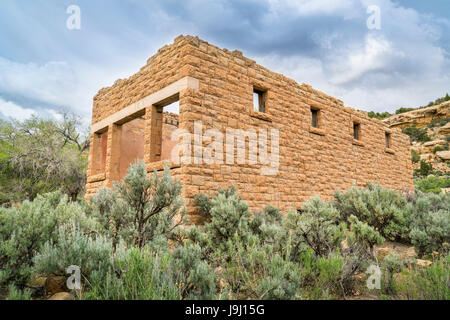 Ruines d'entreprise d'exploitation de charbon magasin général à la ville fantôme de Sego dans Book Cliffs, dans l'Est de l'Utah Banque D'Images