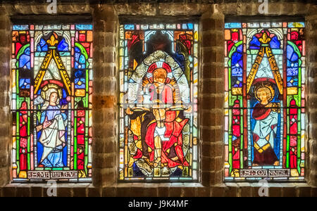 Hever Castle, Angleterre - Avril 2017 : des vitraux dans une chapelle à l'intérieur du château de Hever, historiques accueil d'Ann Boleyn, la deuxième reine consort o Banque D'Images