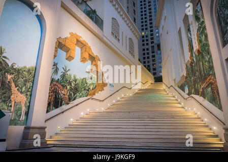 Thème Safari murale dans le Boardwalk de Jumeirah Beach Residence (JBR) à Dubaï, Émirats Arabes Unis Banque D'Images