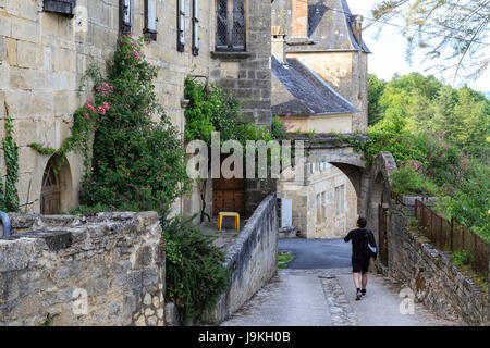 France, Corrèze, Saint Robert, étiqueté Les Plus Beaux Villages de France (Les Plus Beaux Villages de France), rue et porte fortifiée Banque D'Images