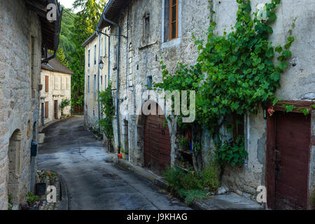France, Doubs, Lods, étiqueté Les Plus Beaux Villages de France (Les Plus Beaux Villages de France), rue avec de vieilles maisons Banque D'Images