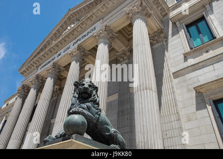 La façade extérieure du Congreso de los Diputados (Congrès des députés), chambre basse des Cortès générales, de l'Espagne pouvoir législatif, Madrid. Banque D'Images