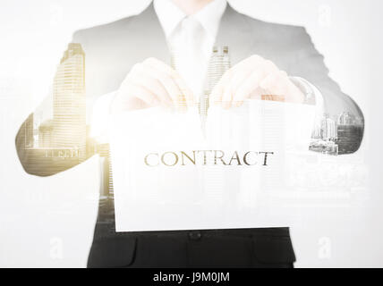 Close up of businessman holding papier contrat Banque D'Images