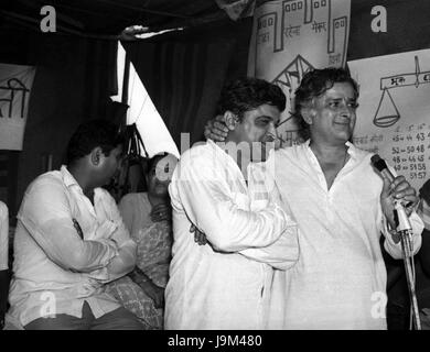 Shaukat Azmi, Javed Akhtar et Shashi Kapoor au rallye, Inde - 255163 vca Banque D'Images
