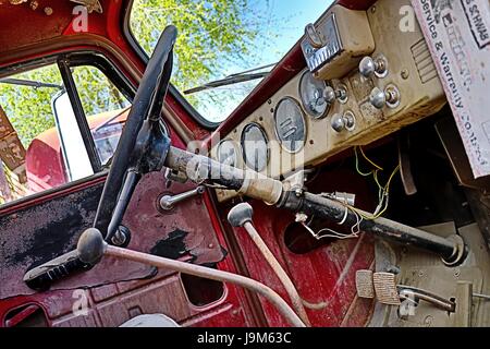 Belle image de l'intérieur d'une vieille camionnette abandonnée. Banque D'Images