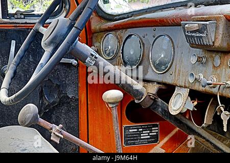 Belle image de l'intérieur d'une vieille camionnette abandonnée. Banque D'Images