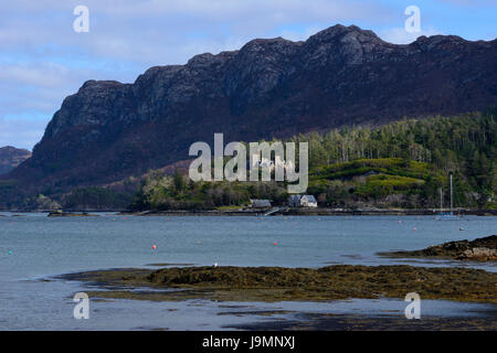 Vue sur le Loch Carron de Plockton village, région des Highlands, Ecosse Banque D'Images