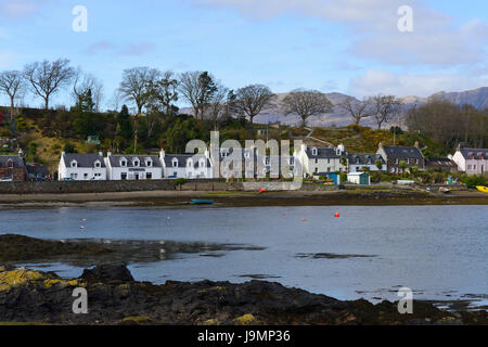 Pittoresque village de Plockton sur le Loch Carron, région des Highlands, Ecosse Banque D'Images