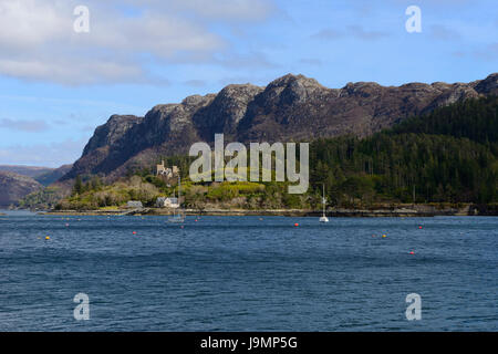 Vue sur le Loch Carron de Plockton village, région des Highlands, Ecosse Banque D'Images