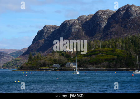 Vue sur le Loch Carron de Plockton village, région des Highlands, Ecosse Banque D'Images