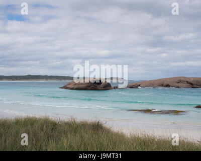 Roches au large de la plage de crépuscule, Esperance, l'ouest de l'Australie Banque D'Images