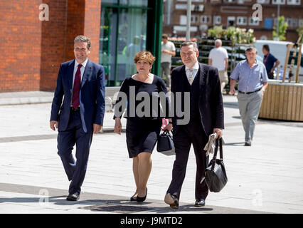 Keir Starmer, secrétaire de l'ombre pour sortir de l'UE, Emily Thornberry, secrétaire des Affaires étrangères de l'ombre et Barry Gardiner, secrétaire du commerce international de l'ombre Banque D'Images