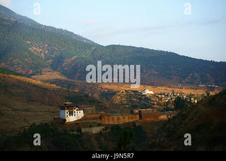 Wangdue Dzong en cours de reconstruction après un incendie l'a détruit 2012, Wangdue Phodrang, Bhoutan Banque D'Images