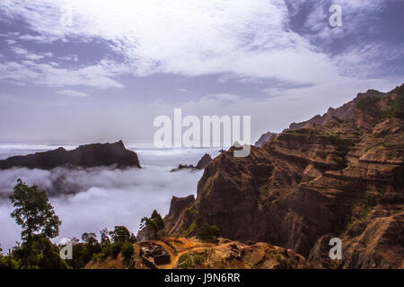 Paysage spectaculaire pris au-dessus des nuages à Santo Antao, Cap Vert Banque D'Images