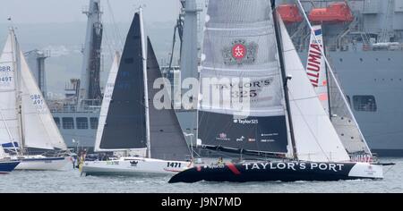 AJAXNETPHOTO. 29MAI 2017. PLYMOUTH, en Angleterre. - TRANSAT - DÉBUT DE LA TWOSTAR OSTAR ET COURSES DANS LE SON. PHOTO:TONY CARNEY/AJAX REF : CT172905 125 Banque D'Images