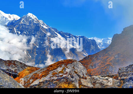 Paysage de montagne colorée en Himalaya. Région de l'Annapurna, Banque D'Images