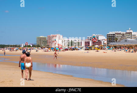 La plage de Monte Gordo, Monte Gordo, Algarve, Portugal Banque D'Images