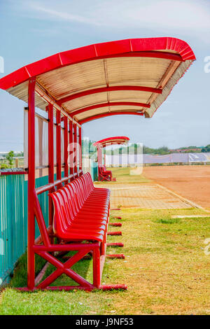 Rangée de chaises rouges sport weiv Banque D'Images