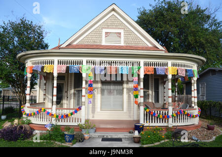 Une maison à San Antonio (Texas) décorée pour l'cinqo de mayo celebration Banque D'Images