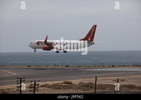 ARECIFE, ESPAGNE - avril 15, 2017 : 737 - 800 de l'aéroport de Lanzarote à Corendon.com Banque D'Images