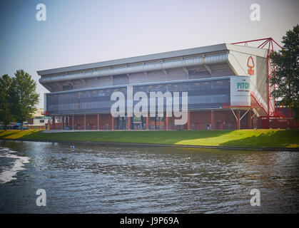 Nottingham Forest football club stade et restaurant, Nottingham, Nottinghamshire, East Midlands, Angleterre Banque D'Images