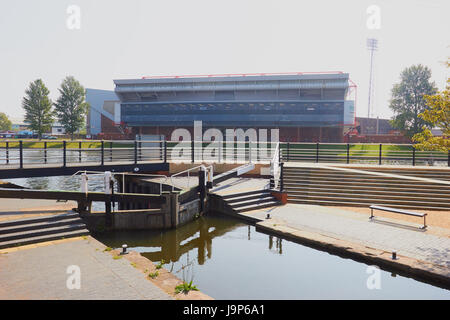 Nottingham Forest football club stade et verrouillage Meadow Lane, Nottingham, Nottinghamshire, East Midlands, Angleterre Banque D'Images