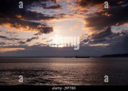 Les cargos au mouillage dans le Puget Sound. Banque D'Images