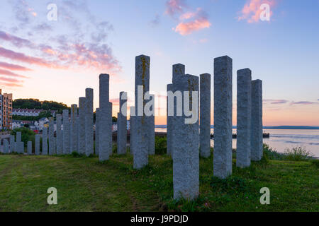 La Pleine Mer Fathom Five Memorial sculpture de l'artiste Michael Dan Archer à l'entrée de Marina Quays Portishead, Portishead, dans le Somerset, Angleterre. Banque D'Images