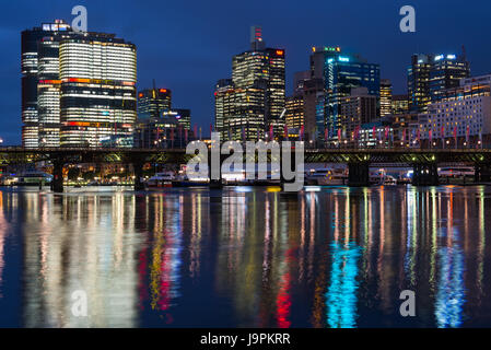 Darling Harbour, de Cockle Bay au crépuscule. Sydney, NSW, Australie. Banque D'Images