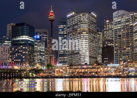 Darling Harbour, de Cockle Bay au crépuscule. Sydney, NSW, Australie. Banque D'Images