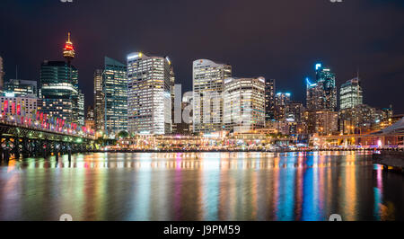 Darling Harbour, de Cockle Bay au crépuscule. Sydney, NSW, Australie. Banque D'Images