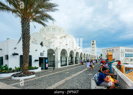 L'Eglise Métropolitaine Orthodoxe de Santorini, Cyclades, mer Méditerranée, Grèce, Europe Banque D'Images