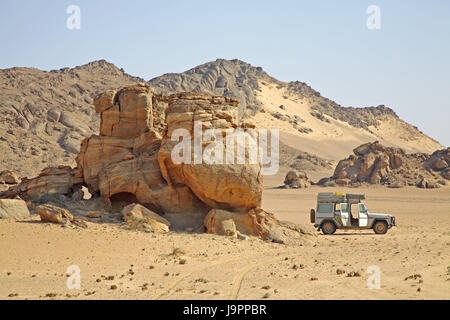 La Namibie,Kaokoveld,Skeleton Coast Park,Amsport,Hoanib,rock,Granit,paysage,érosion véhicule expédition,Afrique,desert rock 20's,rock,rock,la formation de bile,couches,véhicule cross-country reste,tourisme,aventure,la solitude,la solitude,l'extérieur,Namib,déserte, Banque D'Images