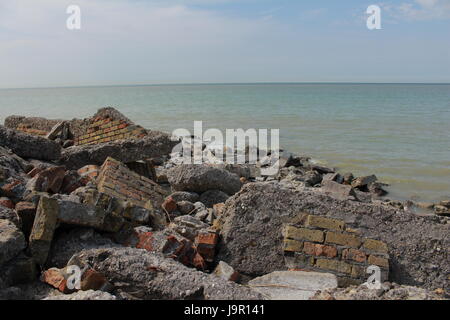 Une plage de gravats dans la brique, mur et autres Banque D'Images