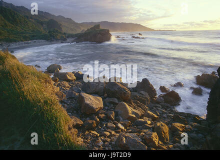 Nouvelle-zélande,parc national Paparoa Punakaiki,côte,mer,soirée,light,île du sud, côte ouest,parc national Paparoa déserte,conception,rock,paysage,nature,pierres,eau,les vagues,Sable,galets,soirée,,unendingly boundlessly,atmosphérique,reste,voyage,la liberté,la nostalgie,infini,locations,largeur,paysages côtiers, Banque D'Images