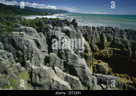 Nouvelle-zélande,parc national Paparoa Pankake,rock,île du sud, côte ouest,la mer de Tasmanie,conception,Punakaiki rocks,déserte,formation,bile,distance,montagne,ciel,horizon,paysage,côte paysage côtier,mer,nature,nature,eau,phénomène,nuages,endroit d'intérêt,attraction touristique,bizarrement,bald, rough,intact,la solitude,fascination,largeur,voyager, Banque D'Images