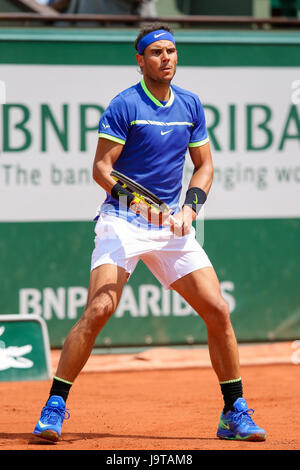 Paris, France. 2 juin, 2017. Rafael Nadal (ESP) Tennis : Rafael Nadal de l'Espagne au cours de la troisième série des match du tournoi de tennis contre Nikoloz Basilashvili de Géorgie à la Roland Garros à Paris, France . Credit : AFLO/Alamy Live News Banque D'Images