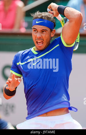 Paris, France. 2 juin, 2017. Rafael Nadal (ESP) Tennis : Rafael Nadal de l'Espagne au cours de la troisième série des match du tournoi de tennis contre Nikoloz Basilashvili de Géorgie à la Roland Garros à Paris, France . Credit : AFLO/Alamy Live News Banque D'Images