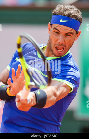 Paris, France. 2 juin, 2017. Rafael Nadal (ESP) Tennis : Rafael Nadal de l'Espagne au cours de la troisième série des match du tournoi de tennis contre Nikoloz Basilashvili de Géorgie à la Roland Garros à Paris, France . Credit : AFLO/Alamy Live News Banque D'Images