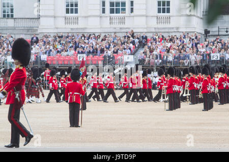 Londres, Royaume-Uni. 3 juin, 2017. L'examen général à la parade la couleur répétitions à Horse Guards Parade pour célébrer l'anniversaire de la reine Elizabeth Crédit : amer ghazzal/Alamy Live News Banque D'Images