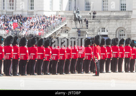 Londres, Royaume-Uni. 3 juin, 2017. L'examen général à la parade la couleur répétitions à Horse Guards Parade pour célébrer l'anniversaire de la reine Elizabeth Crédit : amer ghazzal/Alamy Live News Banque D'Images