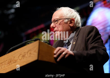 Bernie sanders à Hay Festival 2017 - Hay-on-Wye, au Pays de Galles, Royaume-Uni - juin 2017 - Bernie sanders sur scène à l'hay festival - Steven mai / alamy live news Banque D'Images