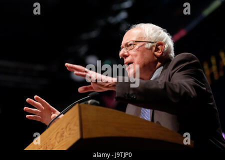 Bernie sanders à Hay Festival 2017 - Hay-on-Wye, au Pays de Galles, Royaume-Uni - juin 2017 - Bernie sanders sur scène à l'hay festival - Steven mai / alamy live news Banque D'Images