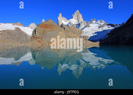 Belle réflexion de Mt Fitz Roy, Laguna de los Tres dans le Parc National Los Glaciares, Patagonie, Argentine Banque D'Images